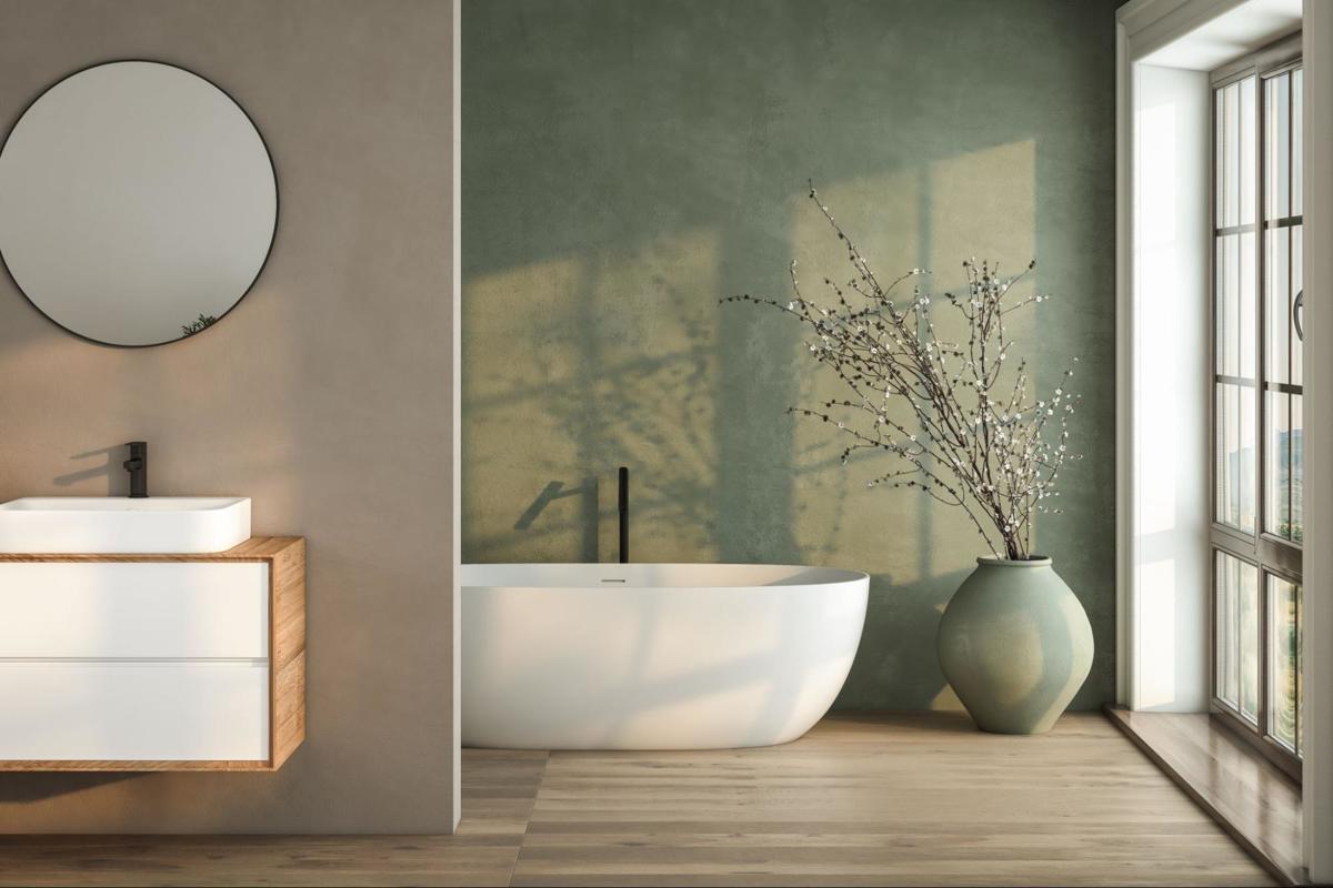 Moderne badkamer met houten vloer, vrijstaand bad en warme natuurlijke sfeer